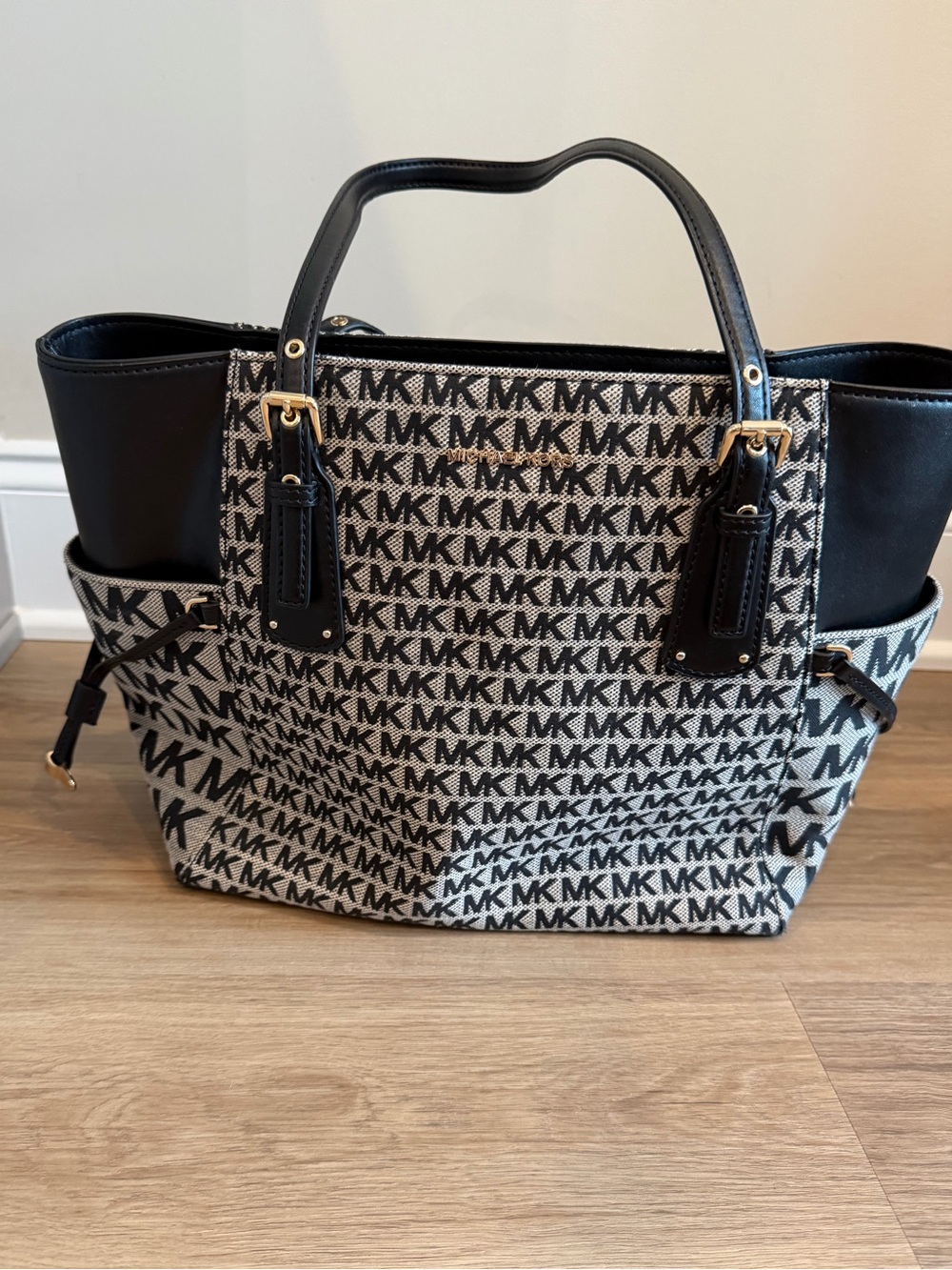 Michael Kors Black and Vanilla/Cream MK Signature Voyager Large Tote
